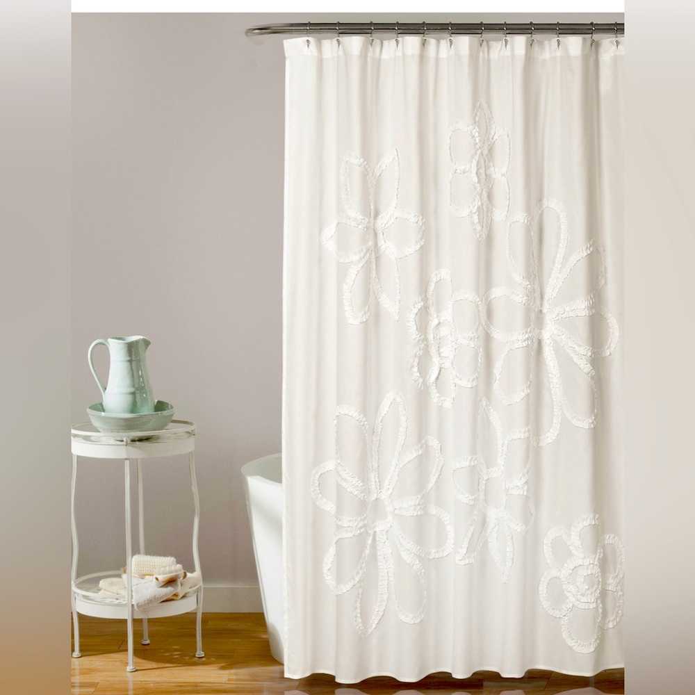 Lush Décor -Ruffle Flower 72" x 72" Shower Curtain